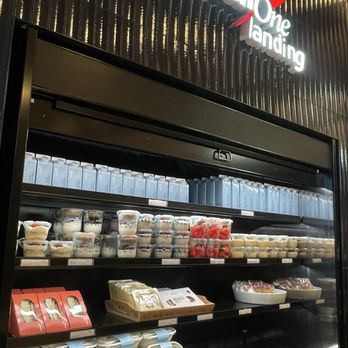 Capital One Landing at DCA - Snacks to Go - Airport Lounges Near Me - Arlington, Virginia