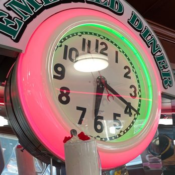 Rhonda’s Emerald Diner - Boozy milkshake - Diners Near Me - Hubbard, Ohio Rhonda’s Emerald Diner - Boozy milkshake - Diners Near Me - Hubbard, Ohio