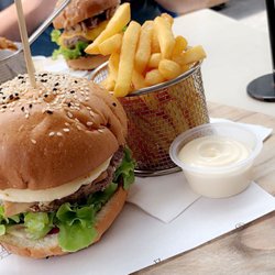 Longboards Laidback Eatery & Bar