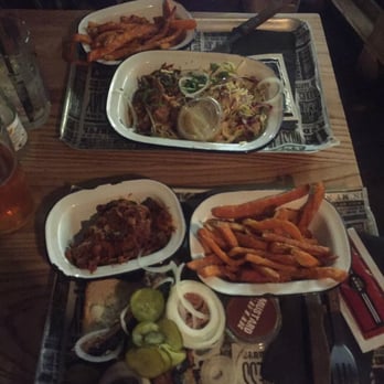 Red's True Barbecue - Barbeque Near Me - Manchester, XGM