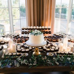 Kuba Kreations - Cake, cupcakes, and mini cheesecakes (shorter with white tops)