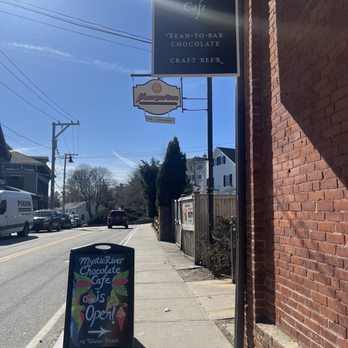 Mystic River Chocolate Cafe - Chocolatiers & Shops Near Me - Mystic, Connecticut