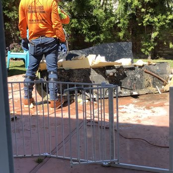 Spa Removers - Spa cut into manageable pieces to fit through a small gate. - Junk Removal & Hauling Near Me - Los Angeles, California Spa Removers - Spa cut into manageable pieces to fit through a small gate. - Junk Removal & Hauling Near Me - Los Angeles, California