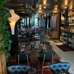 Hi Bar - Dining area