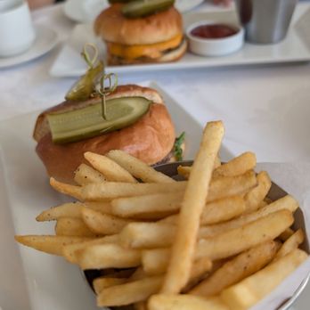 Hart House Restaurant - Seafood Near Me - Burnaby, British Columbia