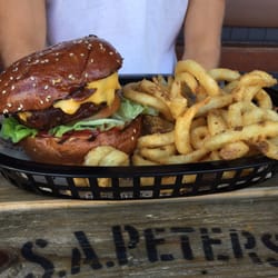 Burger Barrel - Classic cheeseburger