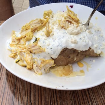 Gegenüber - Kumpir mit hirtenkäse und Händchen (baked potato with cheese, chicken, beets) - Afghan Near Me - Wiesbaden, HE