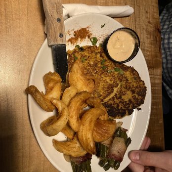 The Half Shell - Crab cakes, green beans, and fries - Seafood Near Me - Saint Simons Island, Georgia The Half Shell - Crab cakes, green beans, and fries - Seafood Near Me - Saint Simons Island, Georgia