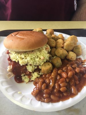 Showboat Barbecue 16 Photos 24 Reviews Barbeque 3200 Hickory Hill Rd Hickory Hill Memphis Tn Restaurant Reviews Phone Number Yelp