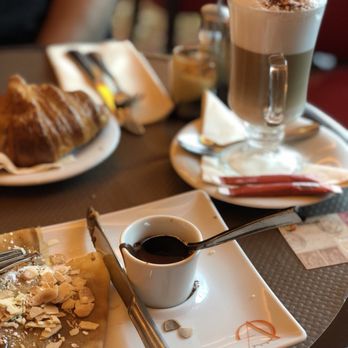 Café George V - Cafes Near Me - Paris, 75