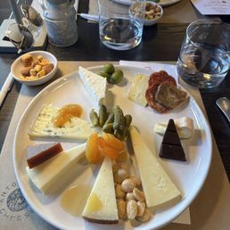 Cheese tasting plate
