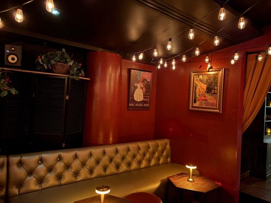 Swizzle Rum Bar & Drinkery by null