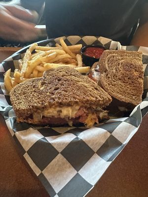 MaGillyCuddys by null