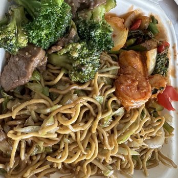 Panda Express - Chow mein, beef and broccoli and sizzling shrimp - Chinese Near Me - Hacienda Heights, California