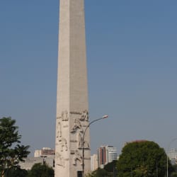 Obelisco Mausoléu aos Heróis de 32