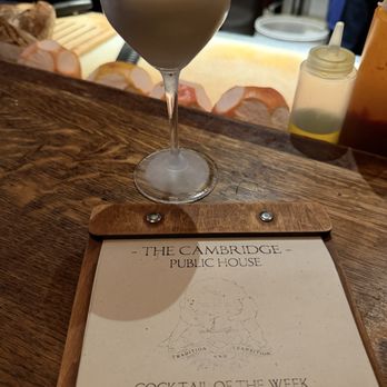 The Cambridge Public House - Cocktail Bars Near Me - Paris, 75 The Cambridge Public House - Cocktail Bars Near Me - Paris, 75