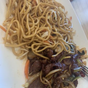 Hidden Dumpling House - Mongolian Beef Lunch Combo with chow mein - Chinese Near Me - Elk Grove, California Hidden Dumpling House - Mongolian Beef Lunch Combo with chow mein - Chinese Near Me - Elk Grove, California