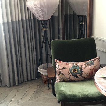 The Hoxton - Small seating area/floor length mirror. Out of frame are the huge windows! - Hotels Near Me - Los Angeles, California The Hoxton - Small seating area/floor length mirror. Out of frame are the huge windows! - Hotels Near Me - Los Angeles, California