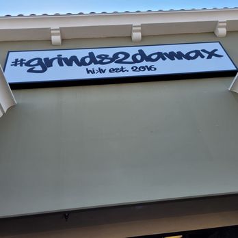 Grinds 2 Da Max Russell - Da signage - Hawaiian Near Me - Las Vegas, Nevada