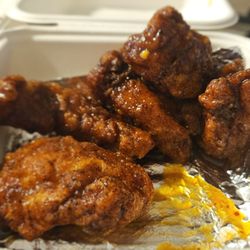 House of Wings NYC - 5 Mango Habanero wings