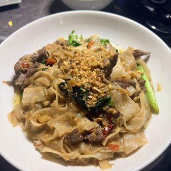 Den Thai - Thai Near Me - Denver, Colorado