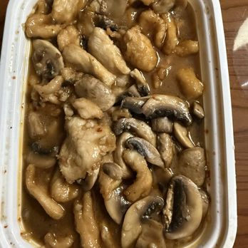 Thai Chili - (L) Broccoli with Mushrooms - Thai Near Me - Atlanta, Georgia