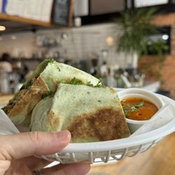 Woodhouse Vegan - Vegan chicken sandwich