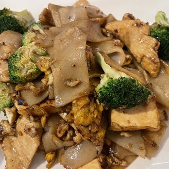 Beyond Thai - This was another favorite with the parents. Pad See-Ew with chicken and tofu. - Thai Near Me - Skokie, Illinois