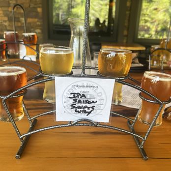 Idyllwild Brewpub - Flight of Beer - Brewpubs Near Me - Idyllwild, California