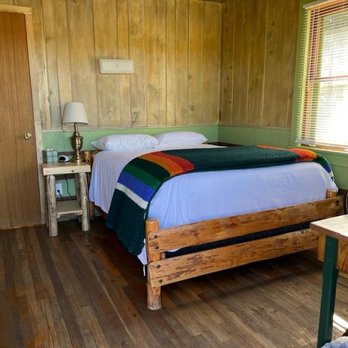 Kaibab Lodge - Small room with a double bed (not Queen or King) so close to the wall, it was difficult to get into bed. - Hotels Near Me - Fredonia, Arizona Kaibab Lodge - Small room with a double bed (not Queen or King) so close to the wall, it was difficult to get into bed. - Hotels Near Me - Fredonia, Arizona