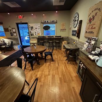 Central Coffee Shoppe - Seating Options - Coffee & Tea Near Me - Elizabeth, Pennsylvania