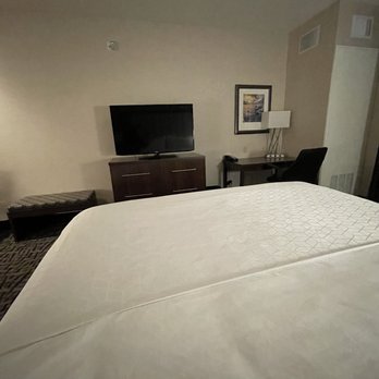 Holiday Inn Express & Suites Eureka - Comfy bed - Hotels Near Me - Eureka, California Holiday Inn Express & Suites Eureka - Comfy bed - Hotels Near Me - Eureka, California