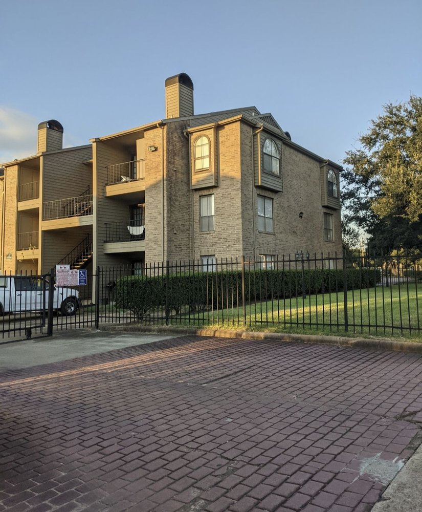 POINT AT WINDMILL LAKES Updated September 2024 10280 Windmill Lakes