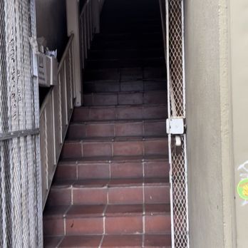 Lnimo - Entrance from 4th Ave - Pet Groomers Near Me - San Mateo , California Lnimo - Entrance from 4th Ave - Pet Groomers Near Me - San Mateo , California