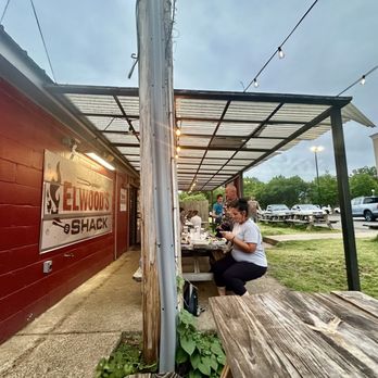 Elwood's Shack - Barbeque Near Me - Memphis, Tennessee