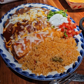Cielo Cocina Mexicana - 06.13.22 - Combinacion: Enchilada & Burrito - Mexican Near Me - Bellevue, Washington Cielo Cocina Mexicana - 06.13.22 - Combinacion: Enchilada & Burrito - Mexican Near Me - Bellevue, Washington