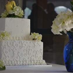 Arroyo Grande Bakery - Our wedding cake made from two different flavors