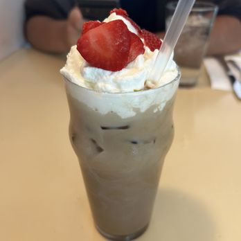 Deja Vu Breakfast Company - Snickers Mocha with added strawberries - Breakfast & Brunch Near Me - Chico, California