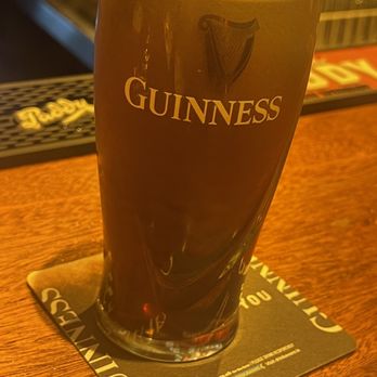 The Bankers Bar - Dark and tall - Pubs Near Me - Dublin, D