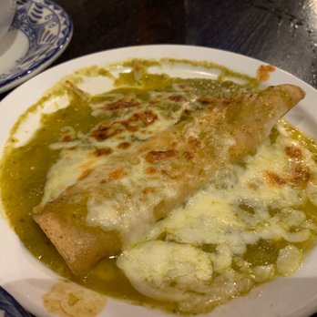 Julio's Cafe Corona - Green chicken Chile enchilada - Mexican Near Me - El Paso, Texas Julio's Cafe Corona - Green chicken Chile enchilada - Mexican Near Me - El Paso, Texas