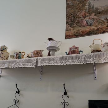 Calla Lily Victorian Tea Room - Decor - Tea Rooms Near Me - Aurora, Illinois