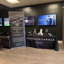 Maduros Cigar Lounge - HDA cigars cut and light event