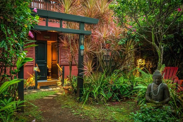 The Bali House & Cottage at Kehena Beach Hawaii by null