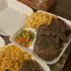 Dutchess Delights - Jerk chicken, Baked Mac and cheese, mixed vegetables