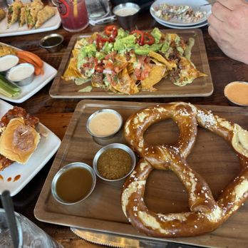 Finney's Crafthouse - Stevenson Ranch - Pretzel, nachos - New American Near Me - Stevenson Ranch, California