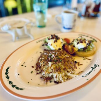 Beginner's Diner - BACON AVOCADO BENEDICT avocado mash, chopped bacon, hollandaise, hash browns - Diners Near Me - San Diego, California