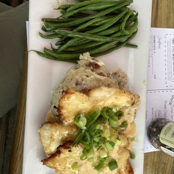 The Tipsy Toboggan - Chicken - American Near Me - Fall River, Massachusetts