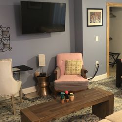 Roanoke Boutique Hotel - Garden Suite adjustable desk