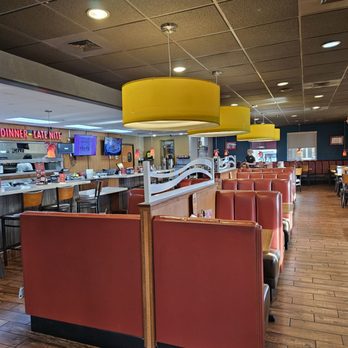 Denny's - The comfortable booths of the restaurant. - Breakfast & Brunch Near Me - Roanoke, Virginia