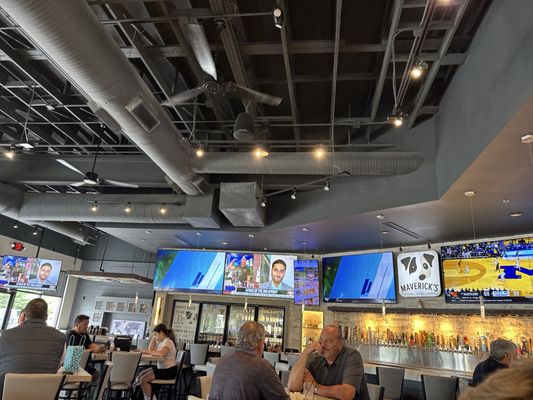 Maverick's | Kitchen • Drinks • Sports by null